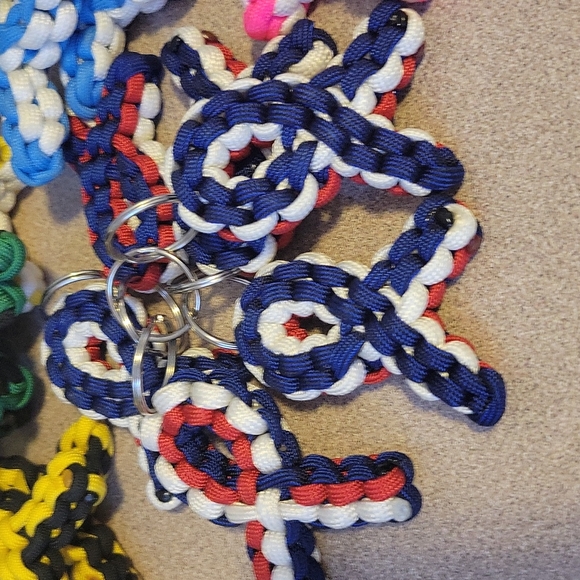 Awareness ribbon paracord keychains - Picture 2 of 10